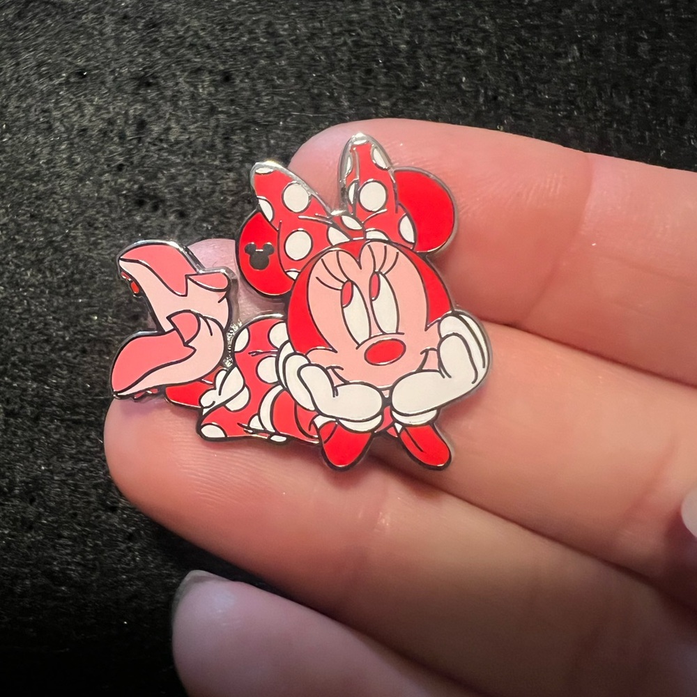 Disneyland wave A hidden Mickey- Minnie Mouse Pink Enamel Pin